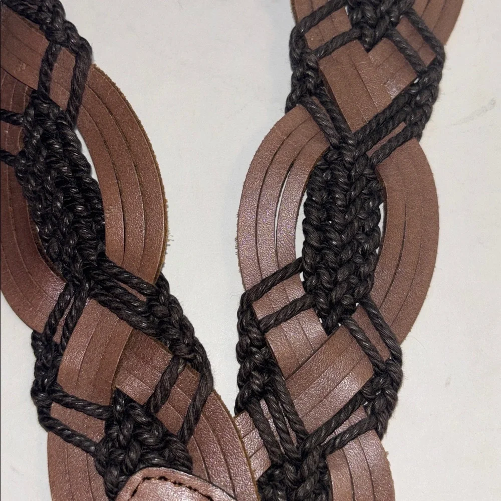 CARLISE BRAND BROWN BELT W/DK BROWN BRAIDING THROUGHOUT LEATHER BELT SIZE MEDIUM